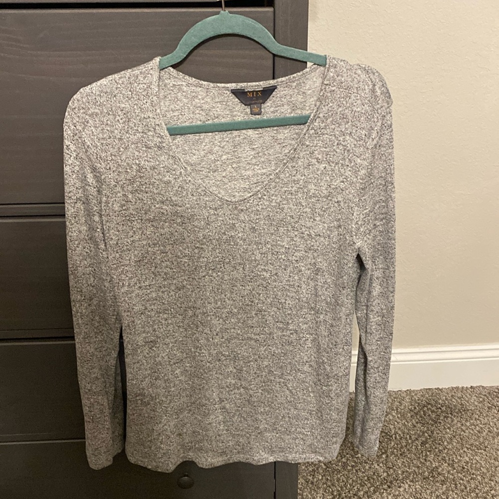 Grey long sleeve tee